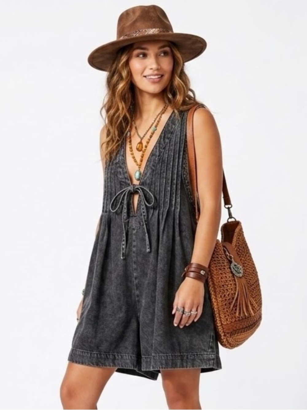 Veveret // NWOT tie pleated denim romper